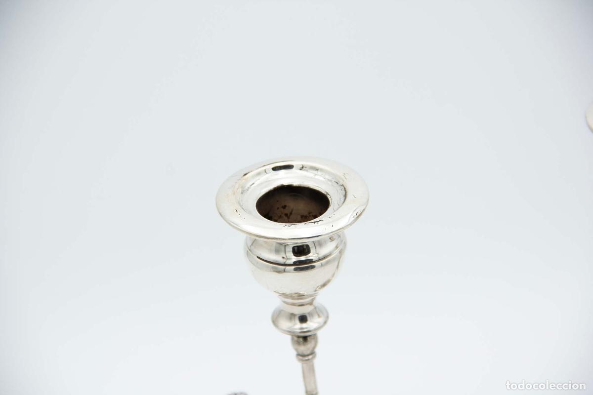 Antig&uuml;edades: Par de candelabros de plata - Foto 3