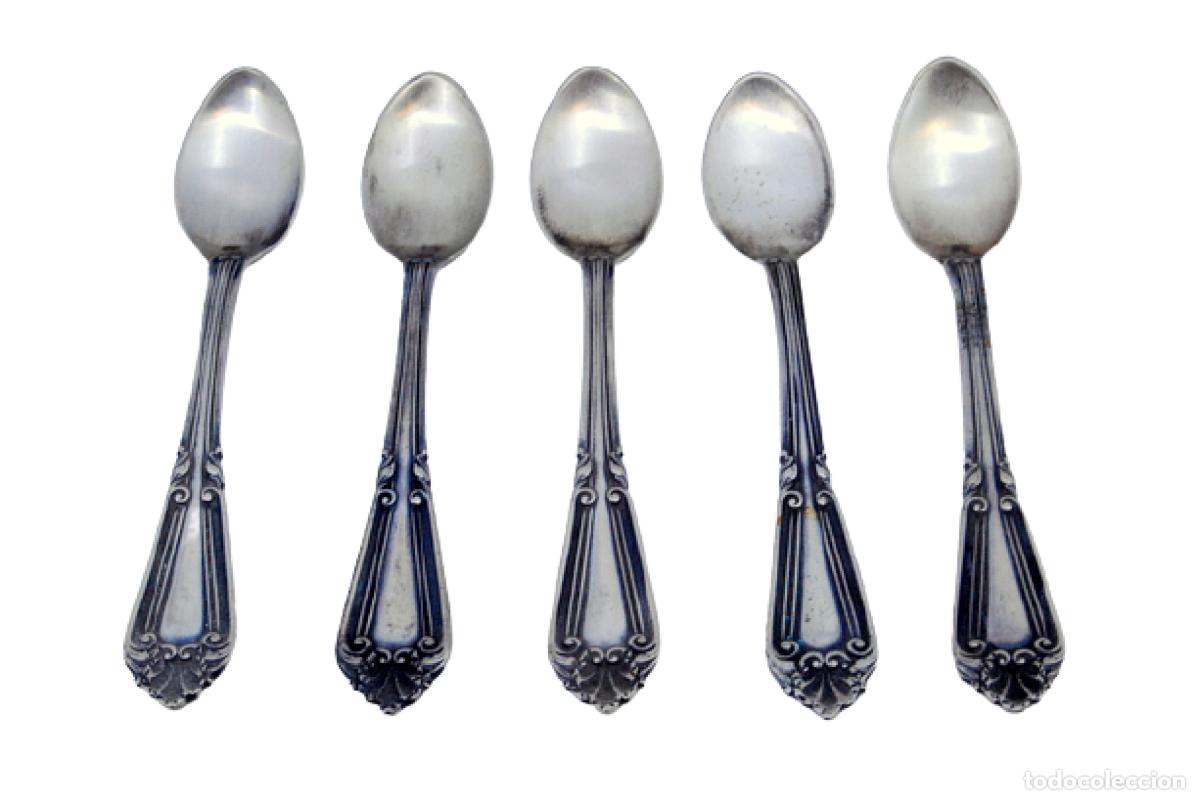 Antiques: Juego de 5 cucharas de caf&eacute;, color plata.