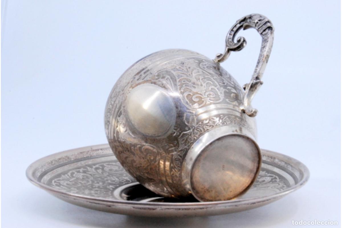 Antig&uuml;edades: Taza y platillo, en plata. - Foto 7