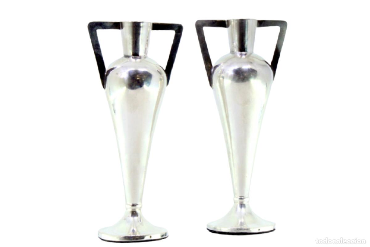 Antiguidades: Par de jarras de plata