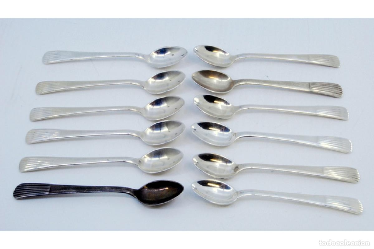 Antig&uuml;edades: Juego de 12 cucharas de caf&eacute; plateadas - Foto 2