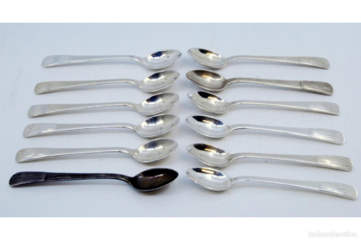 Antig&uuml;edades: Juego de 12 cucharas de caf&eacute; plateadas - Foto 3
