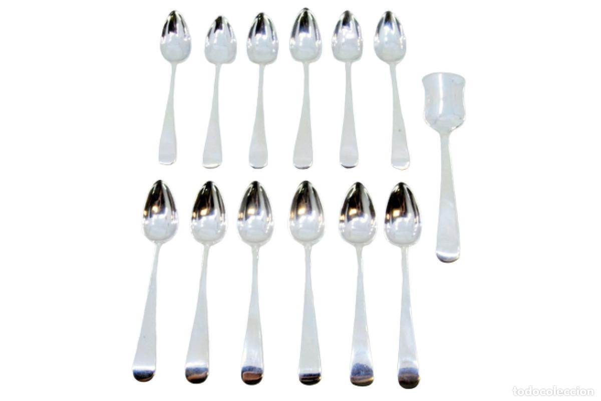 Antiguidades: Juego de 12 cucharillas y cuchar&oacute;n para az&uacute;car, color plata