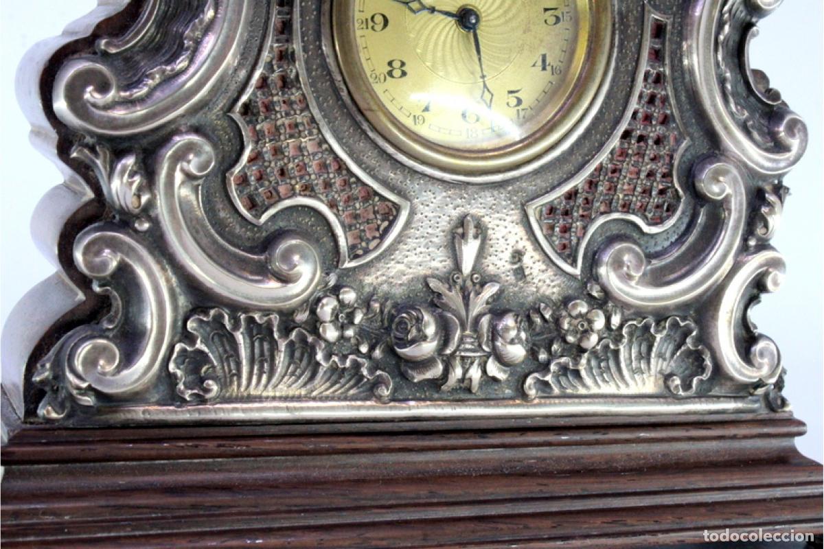 Antig&uuml;edades: Reloj de madera y plata - Foto 6