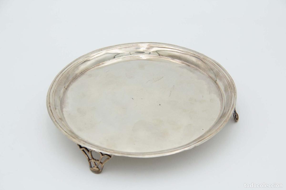 Antiquit&auml;ten: Bandeja de plata (con patas)