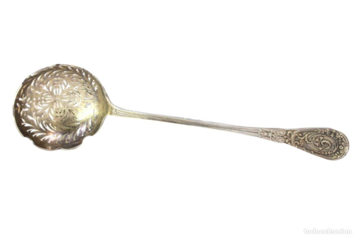 Antiguidades: Cuchara para espolvorear sobre plata
