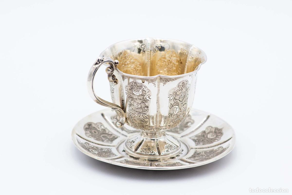 Antig&uuml;edades: Taza y platillo, en plata. - Foto 2