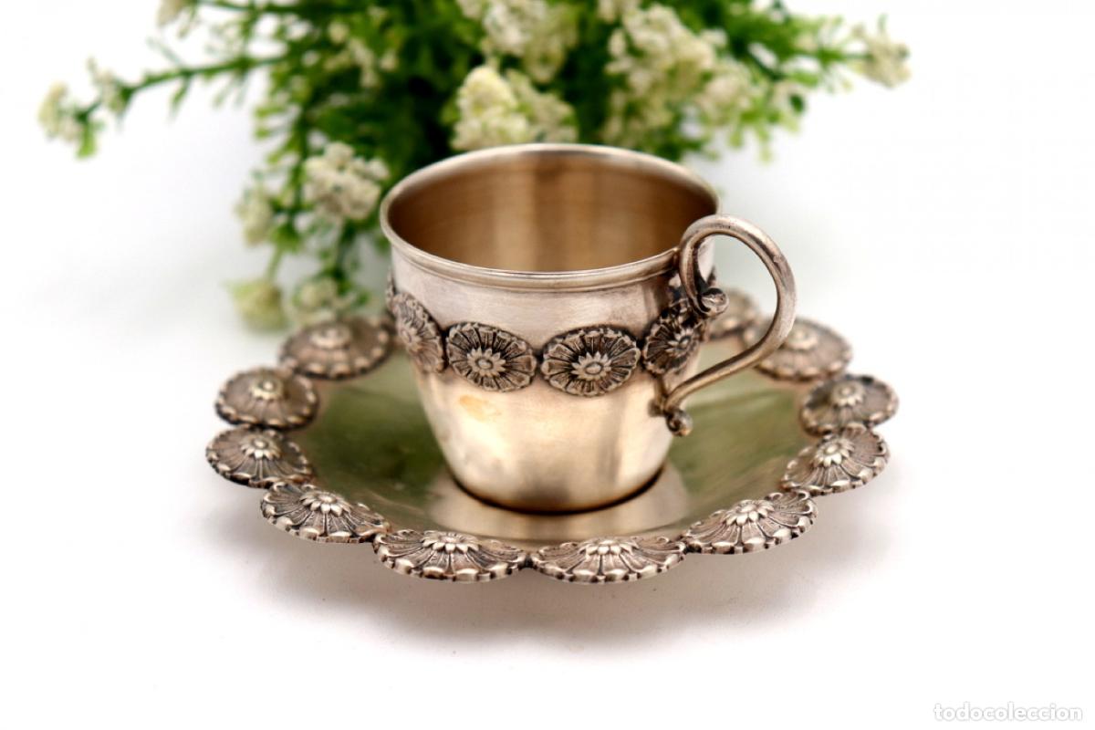 Antig&uuml;edades: Taza y platillo, en plata. - Foto 2