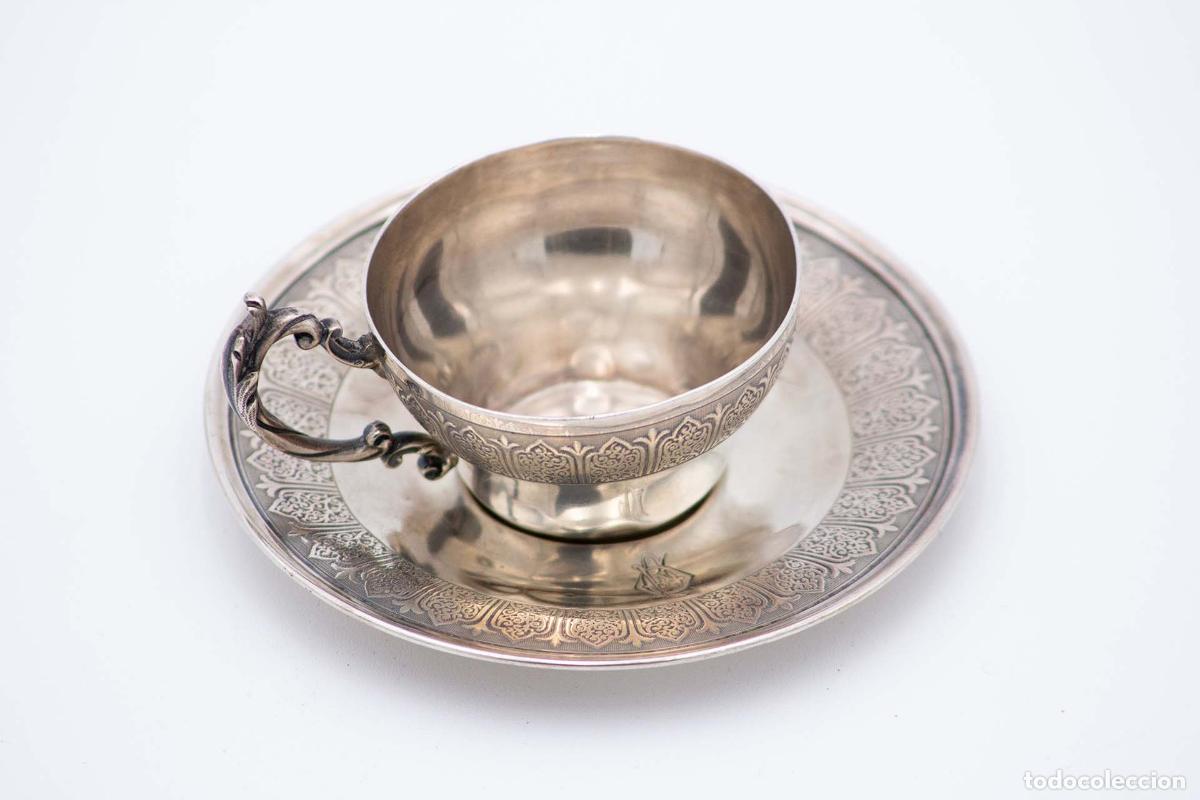 Antig&uuml;edades: Taza y platillo, en plata. - Foto 4