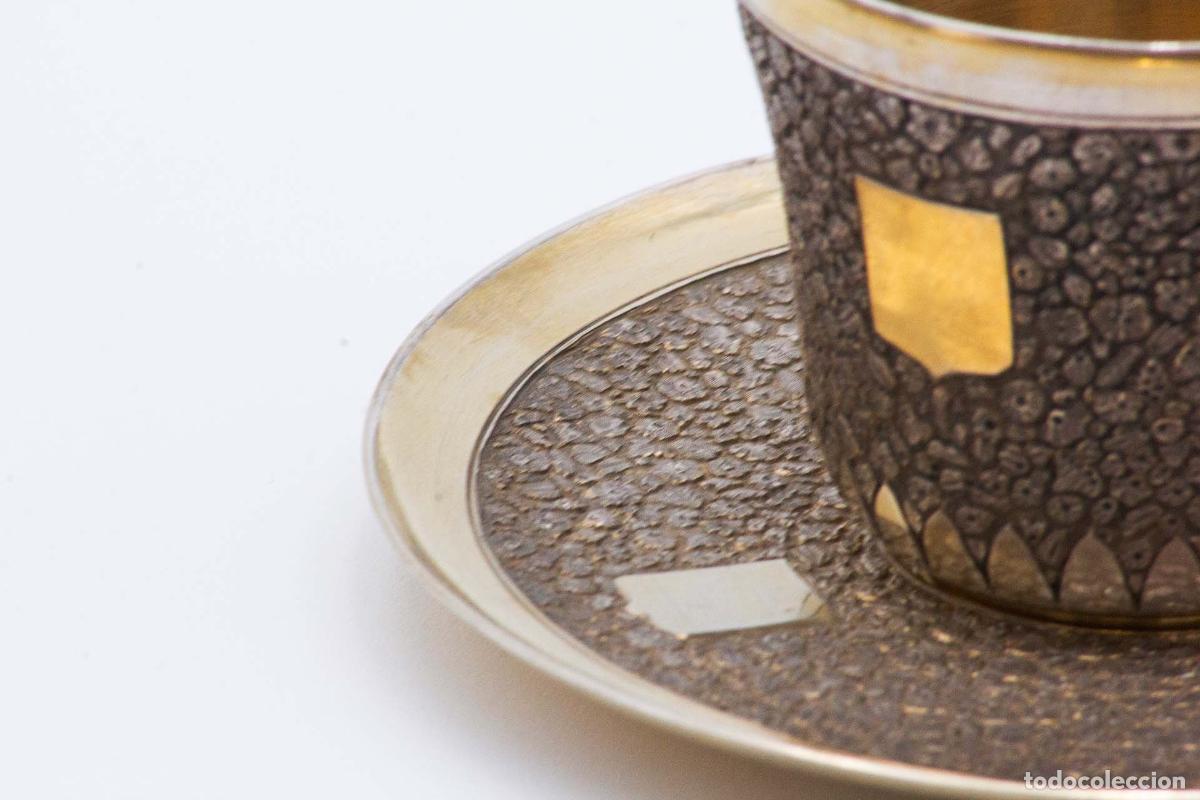 Antig&uuml;edades: Taza y platillo, en plata. - Foto 2