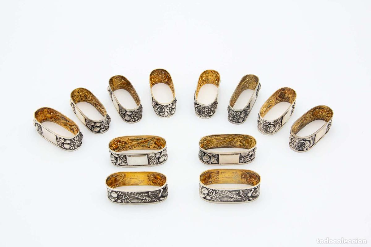Antiques: Juego de 12 servilleteros de plata