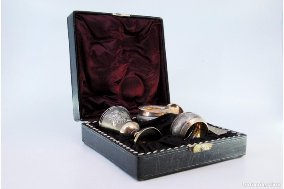 Antig&uuml;edades: Conjunto de c&aacute;liz, cuchara, recipiente y anillo, en plata. - Foto 3