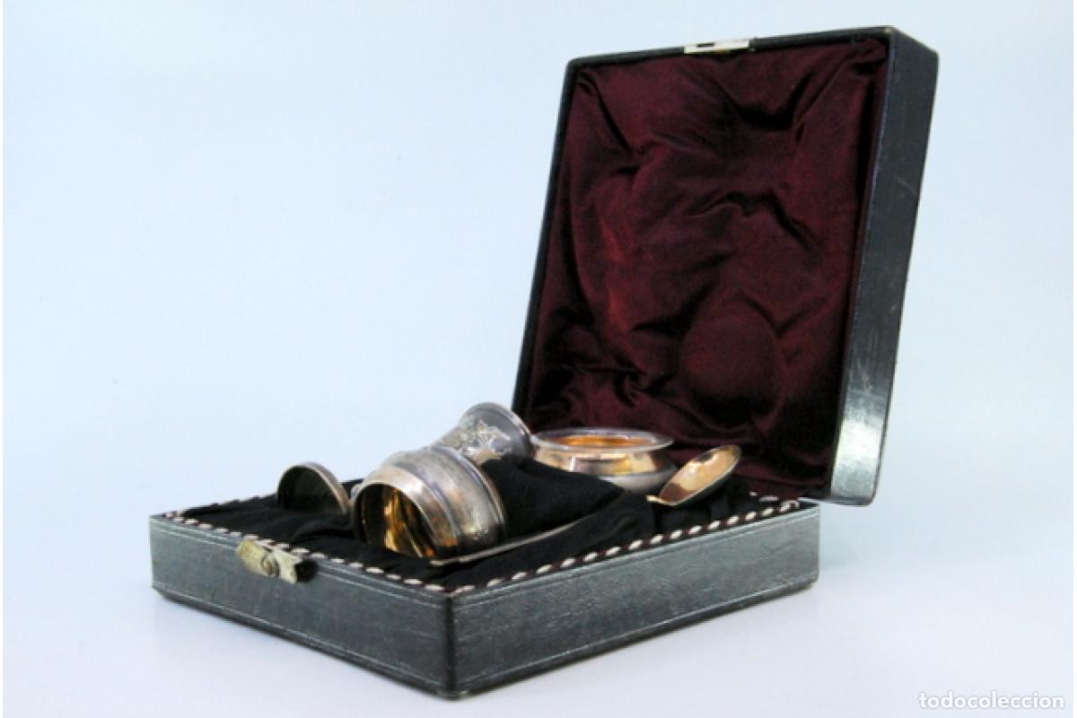 Antig&uuml;edades: Conjunto de c&aacute;liz, cuchara, recipiente y anillo, en plata. - Foto 4