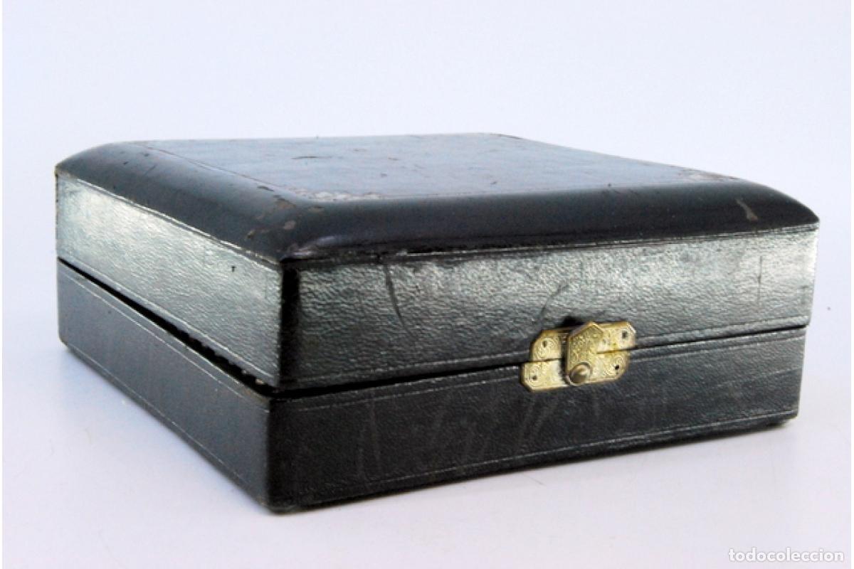 Antig&uuml;edades: Conjunto de c&aacute;liz, cuchara, recipiente y anillo, en plata. - Foto 6