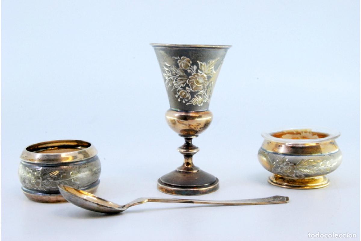 Antig&uuml;edades: Conjunto de c&aacute;liz, cuchara, recipiente y anillo, en plata. - Foto 7