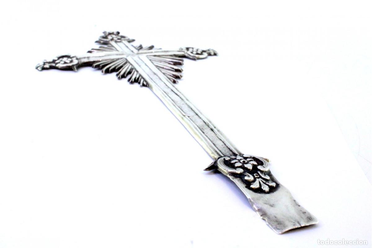 Antig&uuml;edades: Cruz de plata - Foto 3