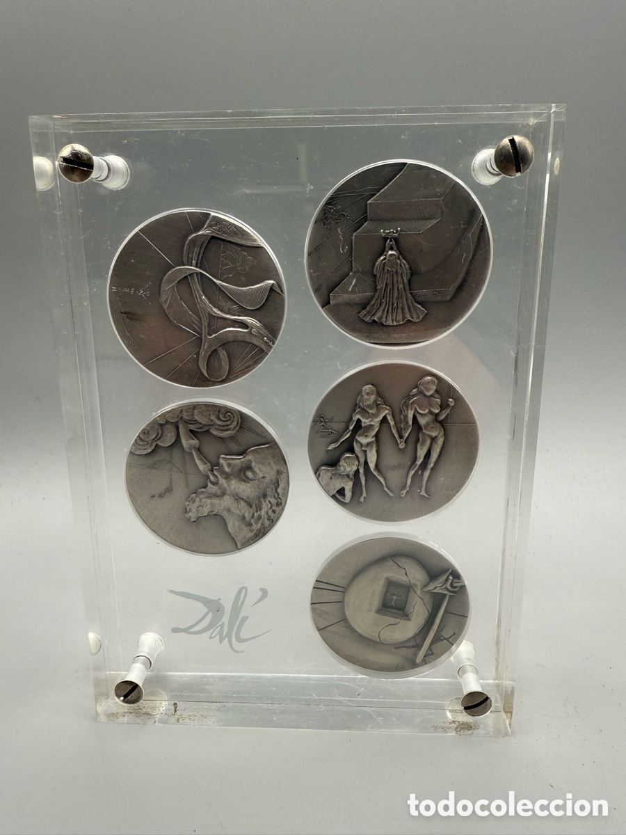 Antig&uuml;edades: 5 medallas de plata 999 Salvador Dal&iacute; 1975 para colecciones hisp&aacute;nicas.