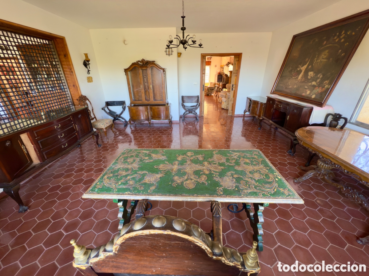 Antig&uuml;edades: Mesa tallada, pintada y forjada a mano - Foto 3