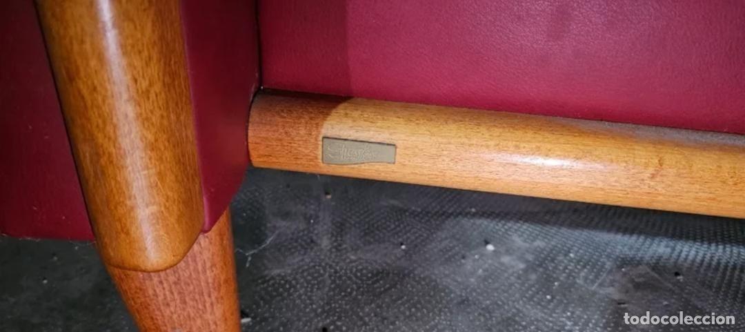 Antig&uuml;edades: Sof&aacute; dos plazas marca STRESSLESS de cuero rojo - Foto 1