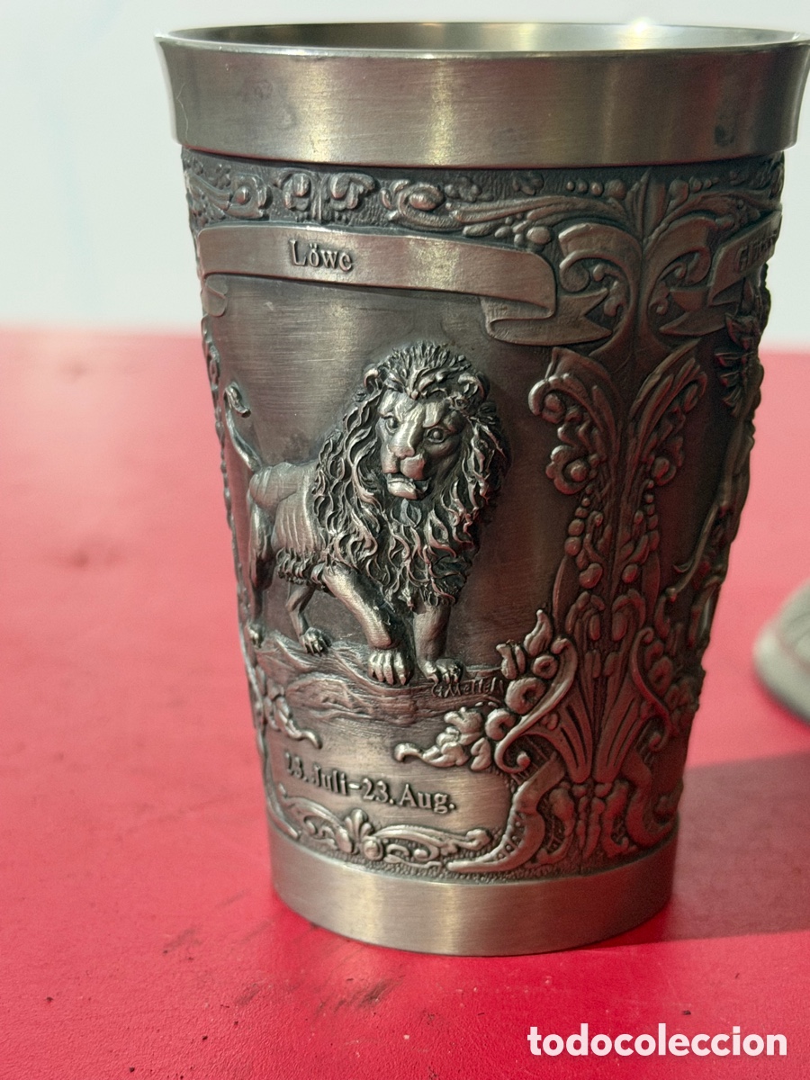 Antig&uuml;edades: Conjunto de jarra con 4 vasos de zinn - Foto 4