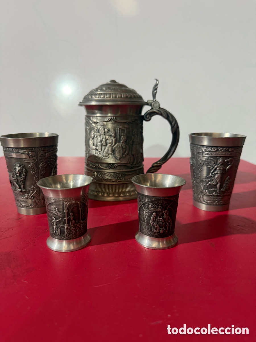 Antig&uuml;edades: Conjunto de jarra con 4 vasos de zinn - Foto 1