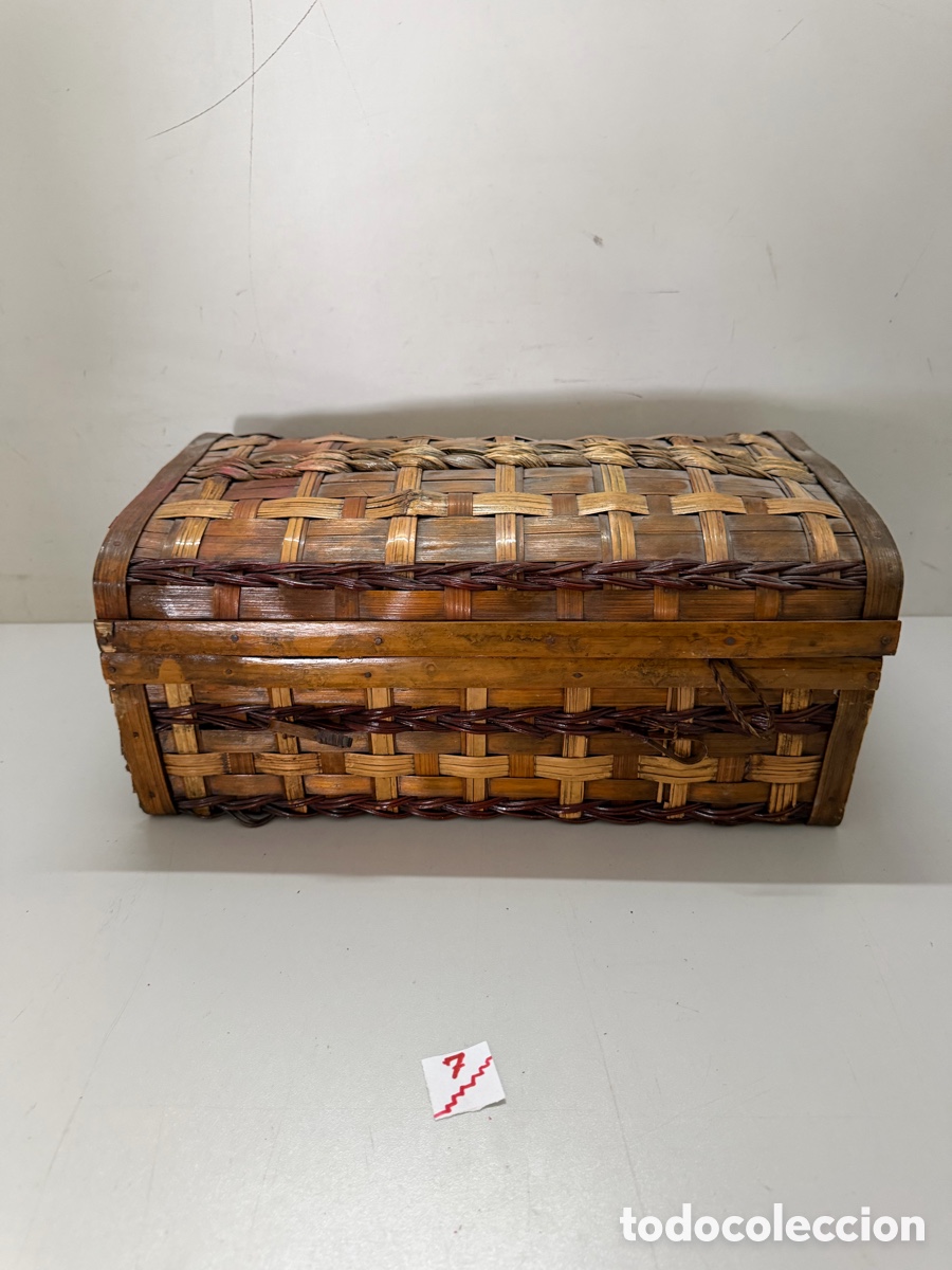 Antig&uuml;edades: Ba&uacute;l de corteza de &aacute;rbol - Foto 1