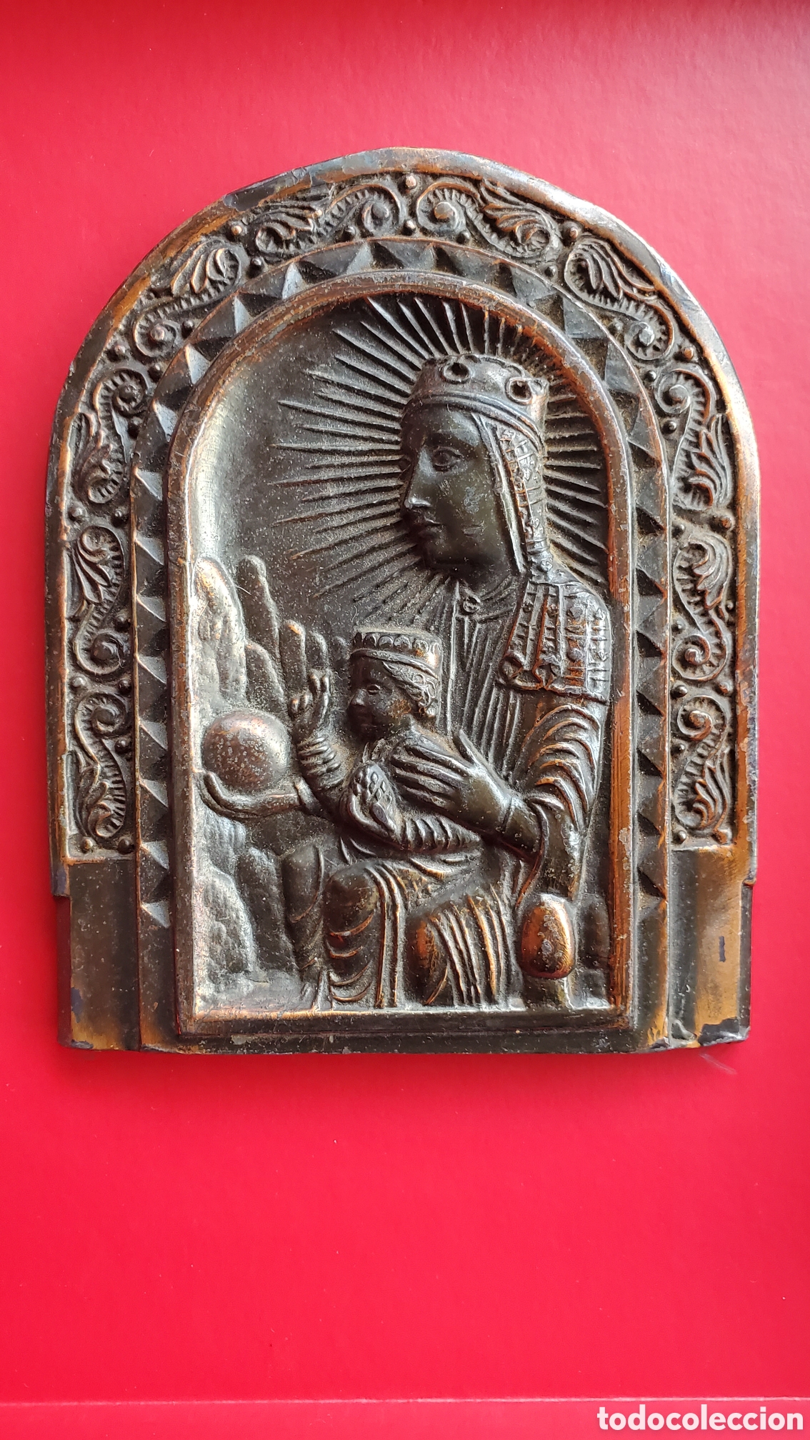 Antigüedades: Antigua placa VIRGEN DE MONTSERRAT. MORENETA. Mare de Deu de Montserrat. 13 CM X 10.5 CM.CASI 500 GR
