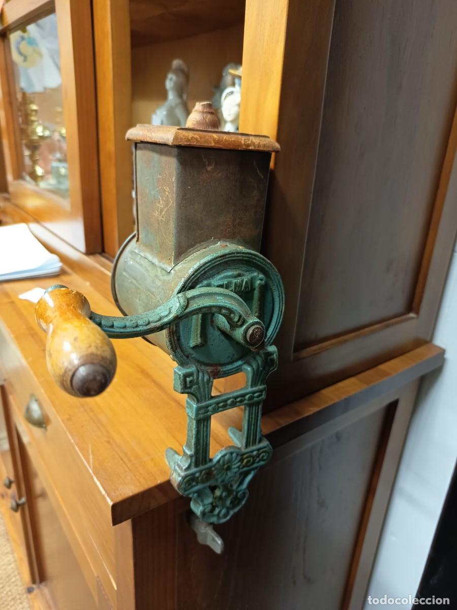 Antig&uuml;edades: Antiguo molinillo Elma - Foto 1