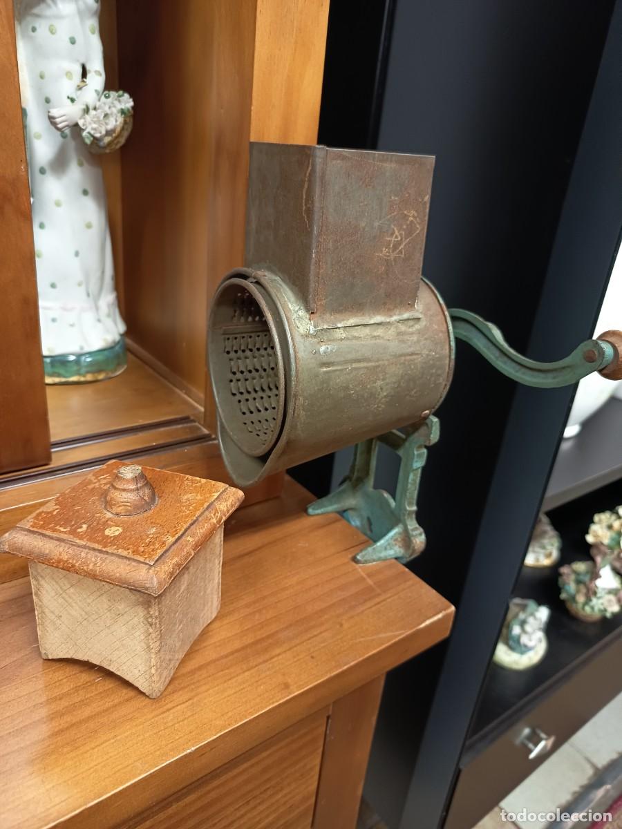 Antig&uuml;edades: Antiguo molinillo Elma - Foto 3