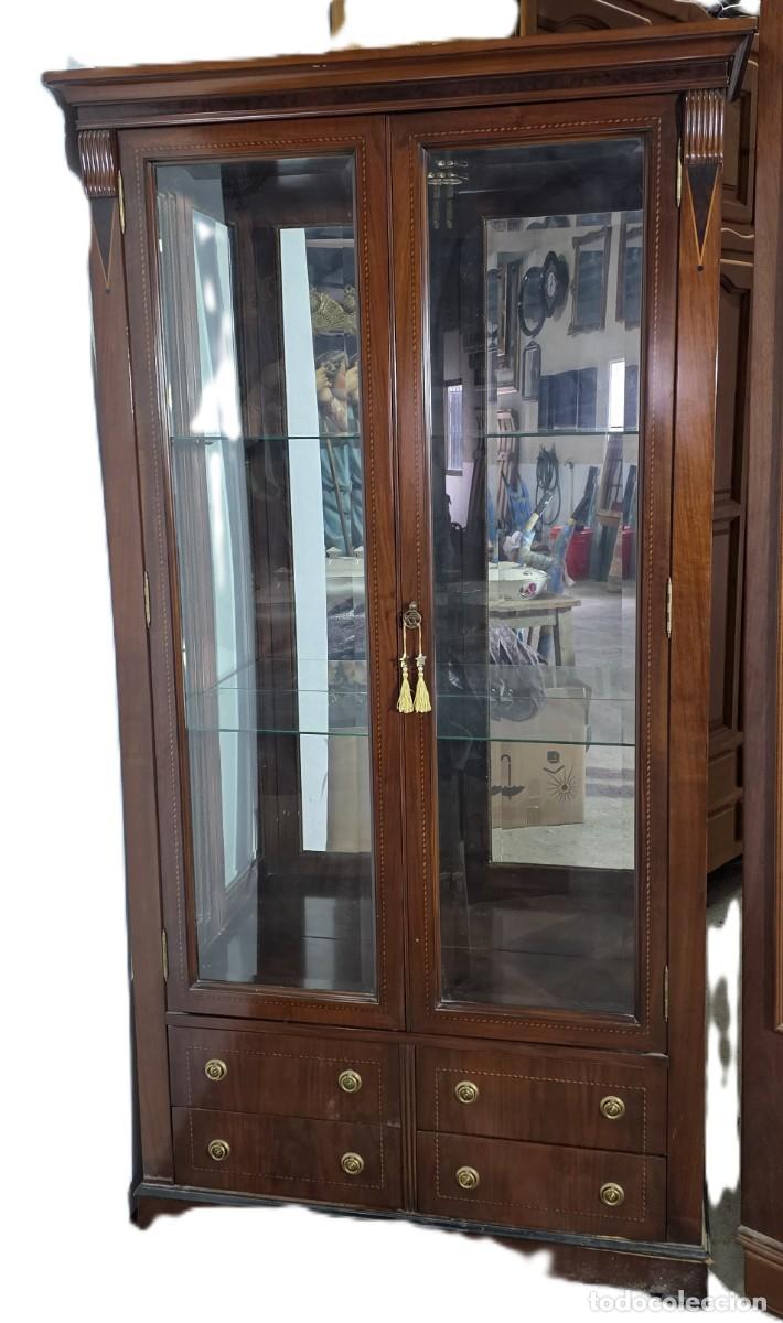Antig&uuml;edades: Vitrina estilo cl&aacute;sico en caoba con marqueteria - Foto 1