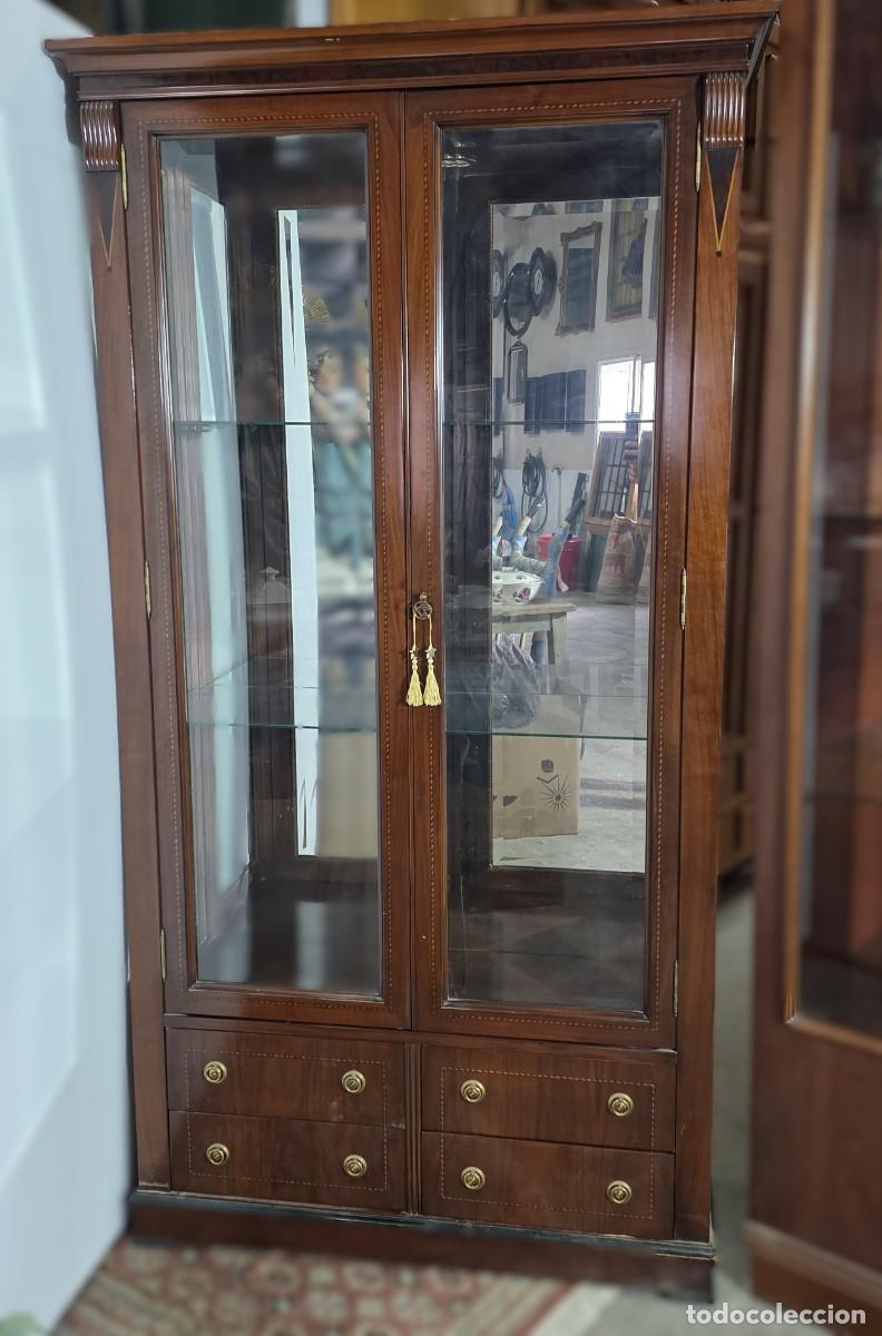 Antig&uuml;edades: Vitrina estilo cl&aacute;sico en caoba con marqueteria - Foto 2
