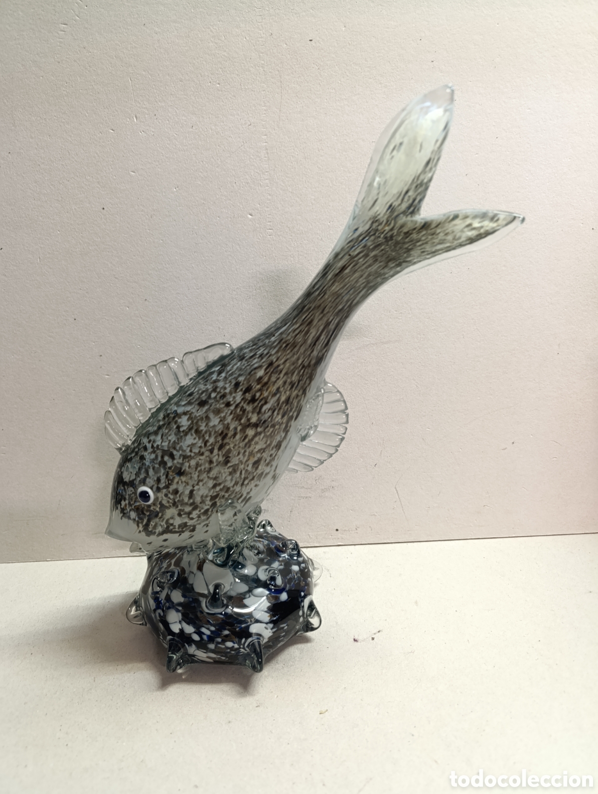 Antig&uuml;edades: PEZ DE CRISTAL DE MURANO. PEZ SOBRE ROCA. - Foto 1