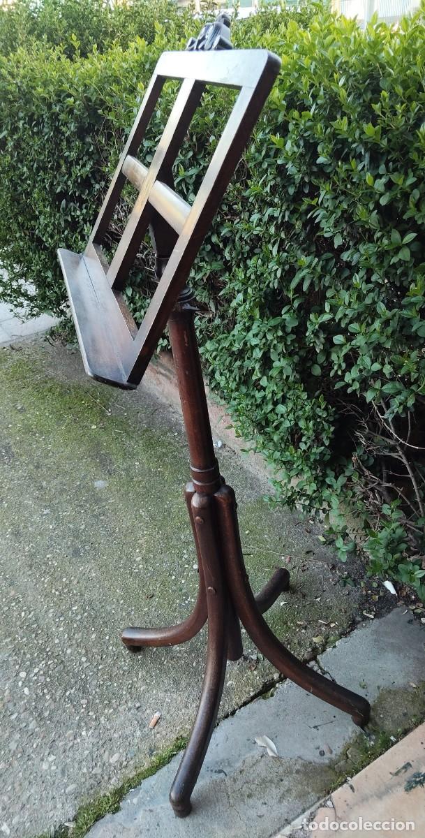 Antig&uuml;edades: Atril de pie. De madera antiguo - Foto 3