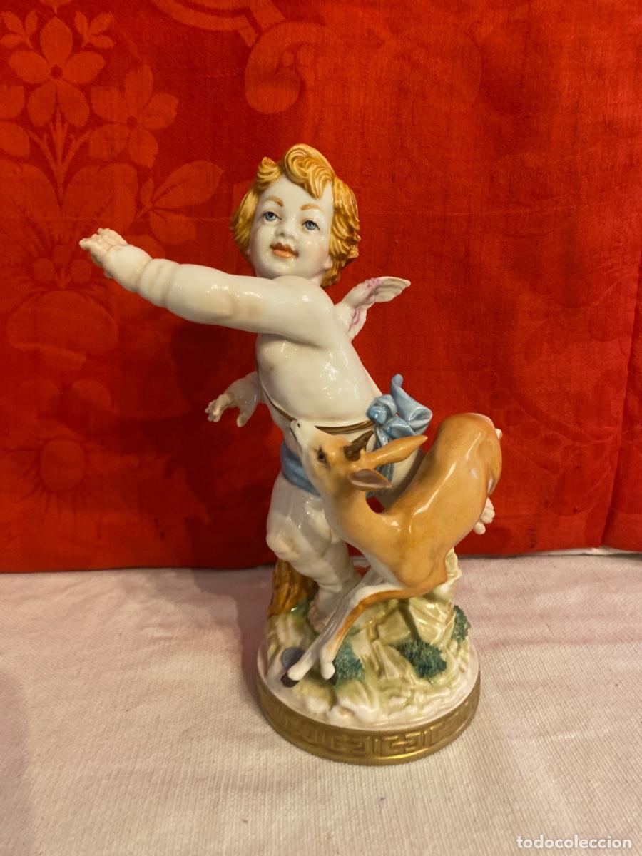 Antig&uuml;edades: &Aacute;NGEL CON CERVATILLO, EN PORCELANA DE ALGORA. - Foto 1