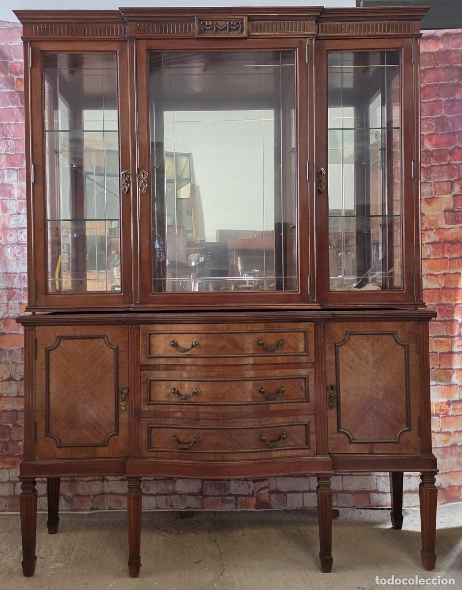 Antig&uuml;edades: Vitrina antigua de estilo cl&aacute;sico - Foto 1