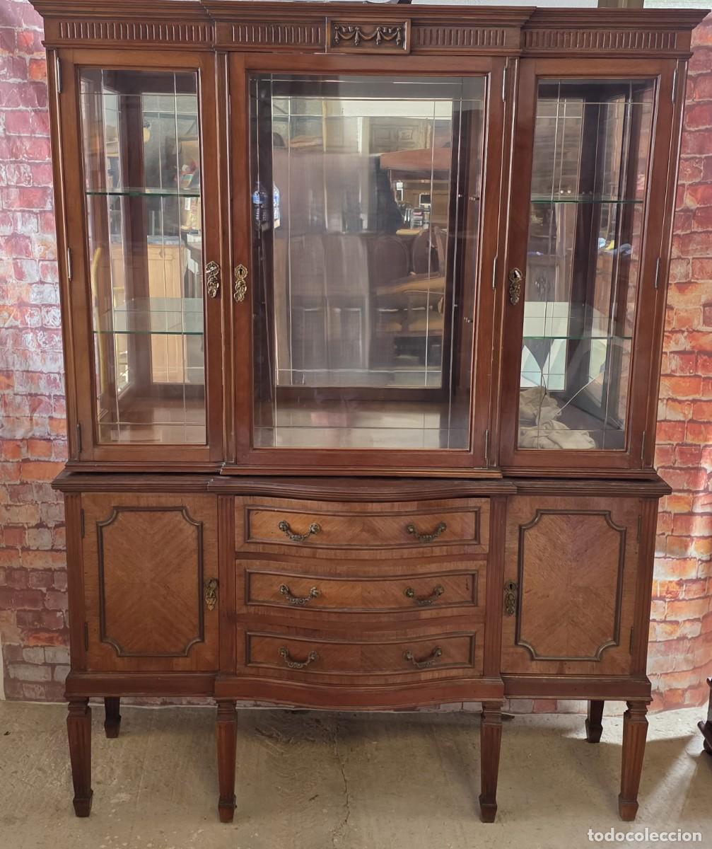 Antig&uuml;edades: Vitrina antigua de estilo cl&aacute;sico - Foto 2