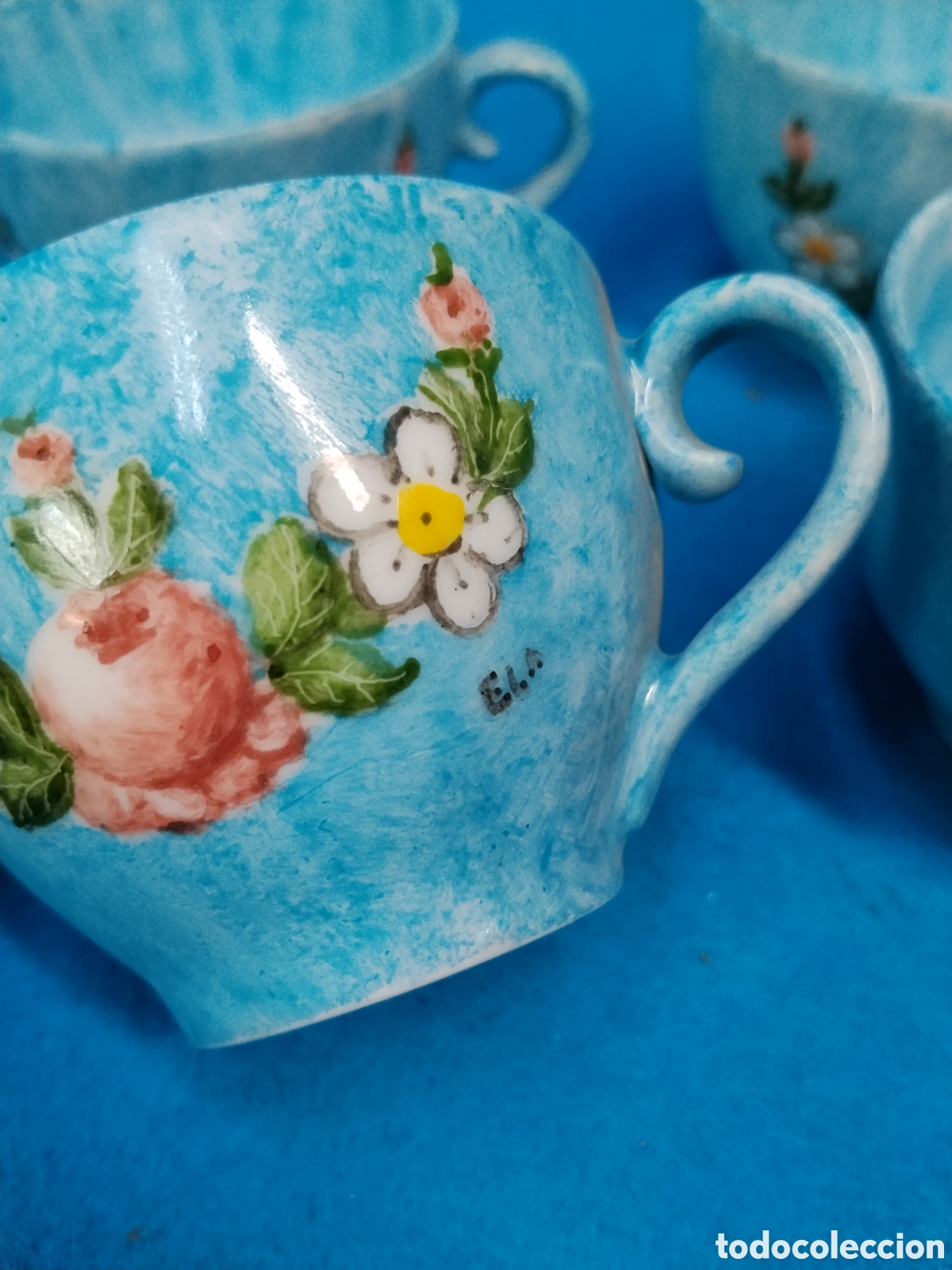 Oggetti Antichi: JUEGO DE CUATRO TAZAS REALIZADAS Y PINTADAS A MANO. FIRMADAS. HACIA 1980