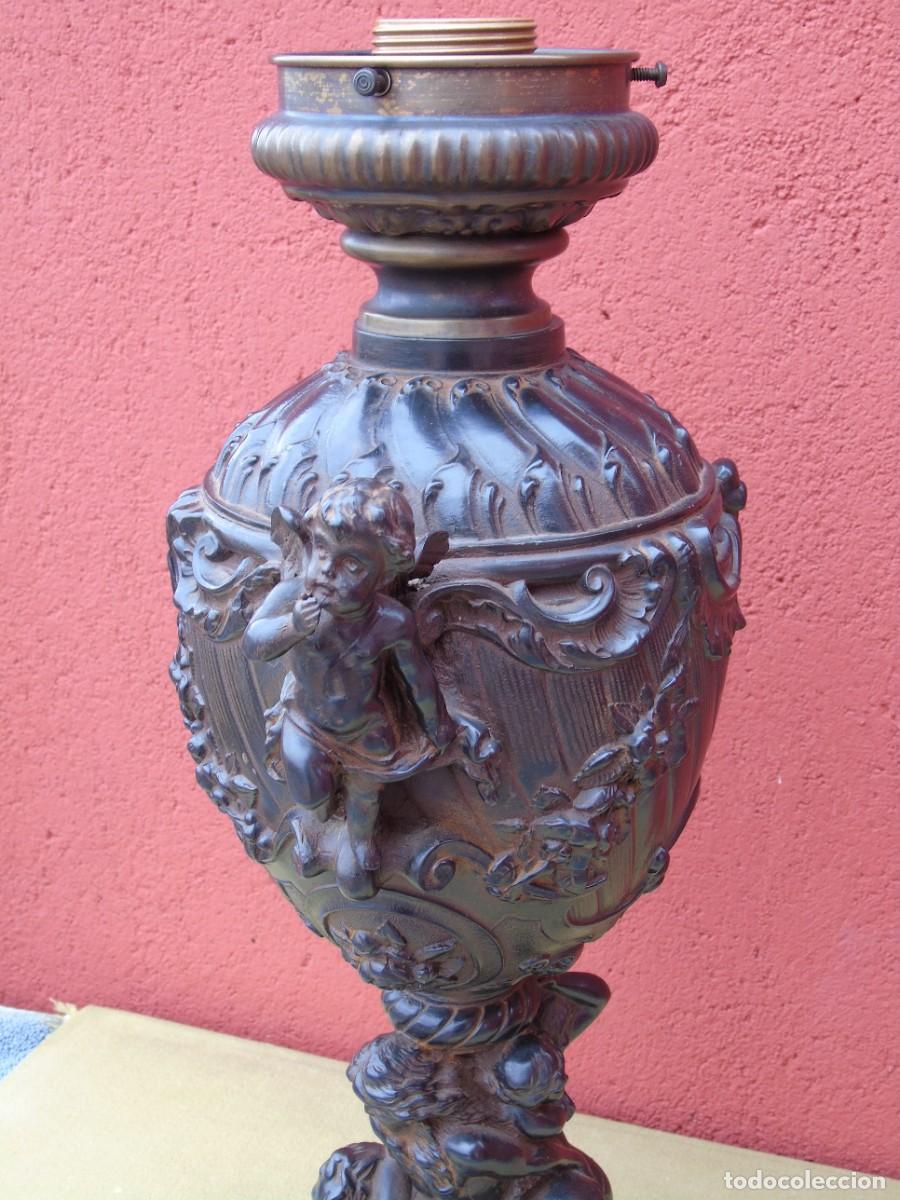 Antig&uuml;edades: BASE, PIE DE LAMPARA RESINA EBONIZADA Y METAL. DECORACI&Oacute;N ELEMENTOS ALEG&Oacute;RICOS. MUY PESADA.