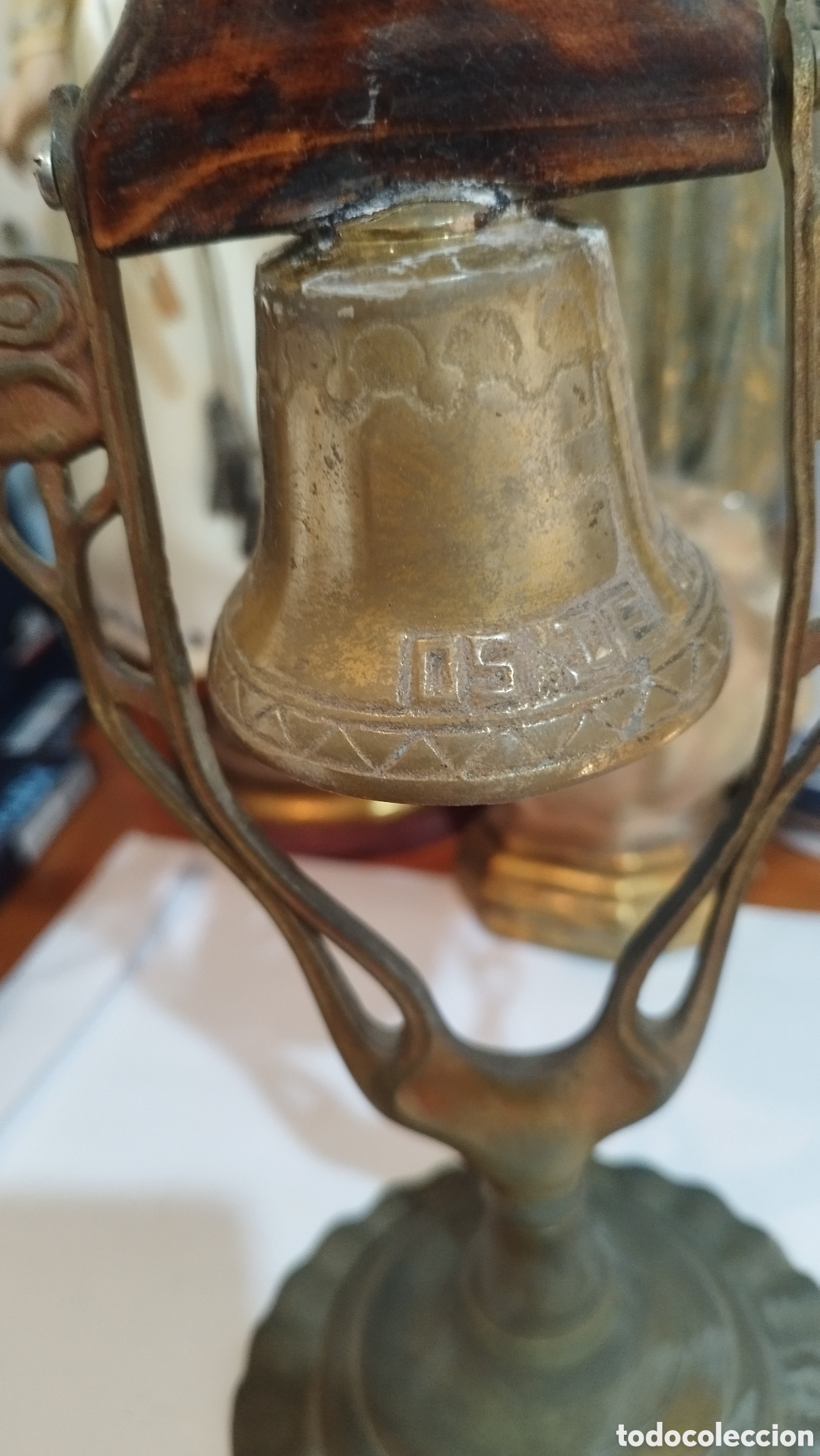 Antig&uuml;edades: Campanilla Modernista d&eacute; bronce - Foto 1