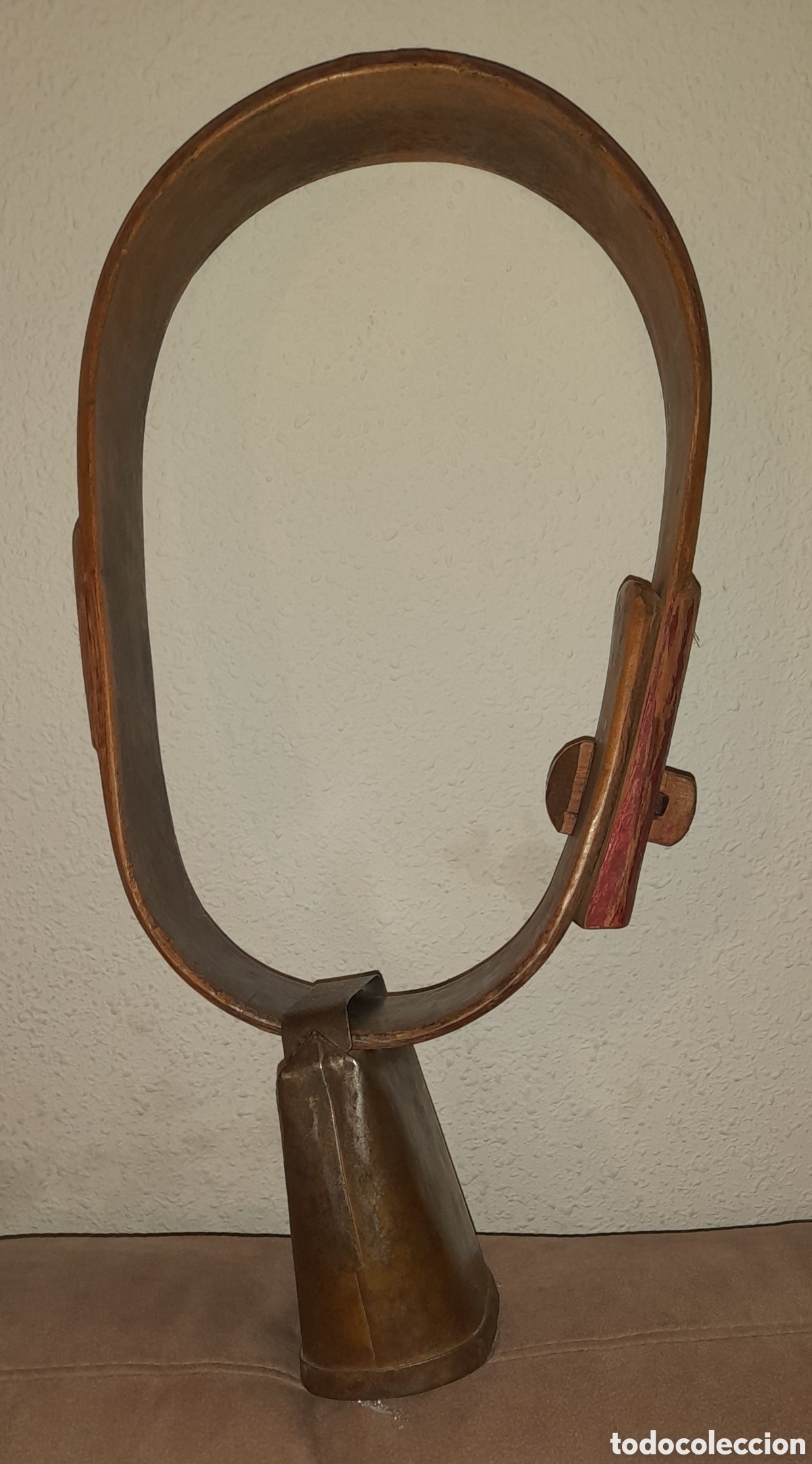 Antig&uuml;edades: Cencerro con collar de madera - Foto 2