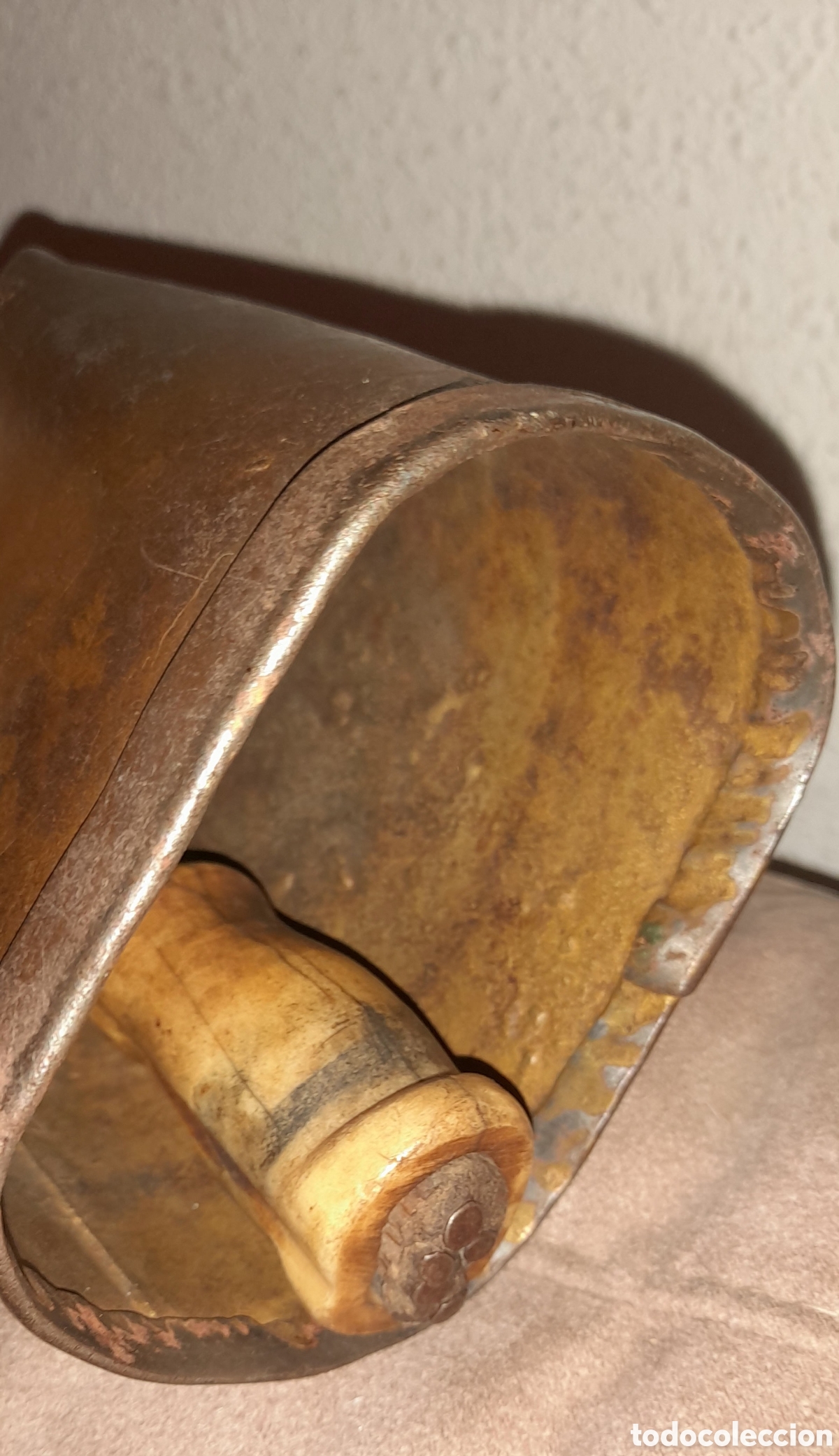 Antig&uuml;edades: Cencerro con collar de madera - Foto 5