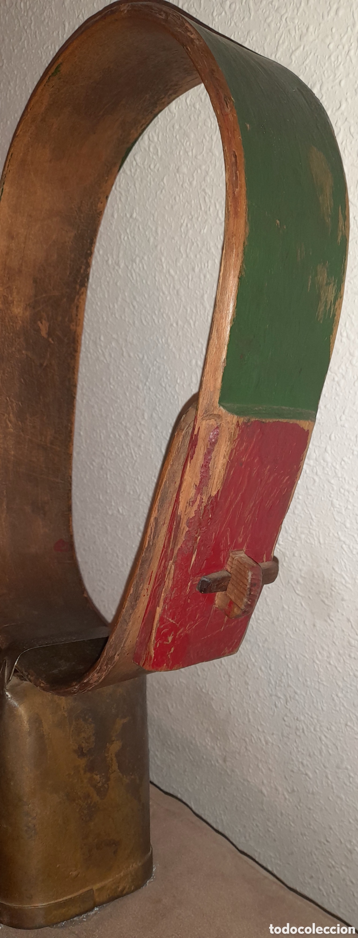 Antig&uuml;edades: Cencerro con collar de madera - Foto 1
