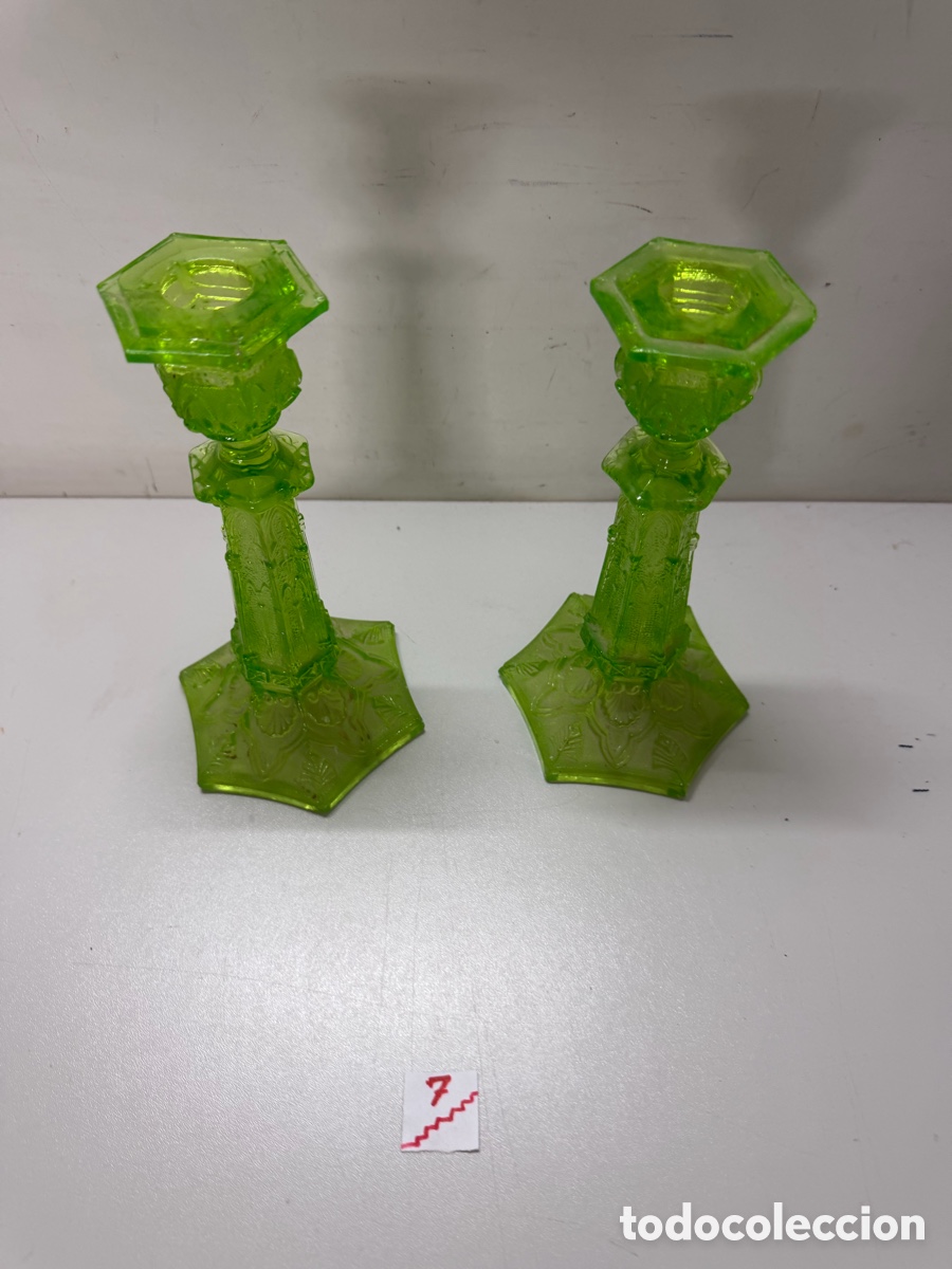 Antig&uuml;edades: Antiguo candelabros verdes vidrio - Foto 2