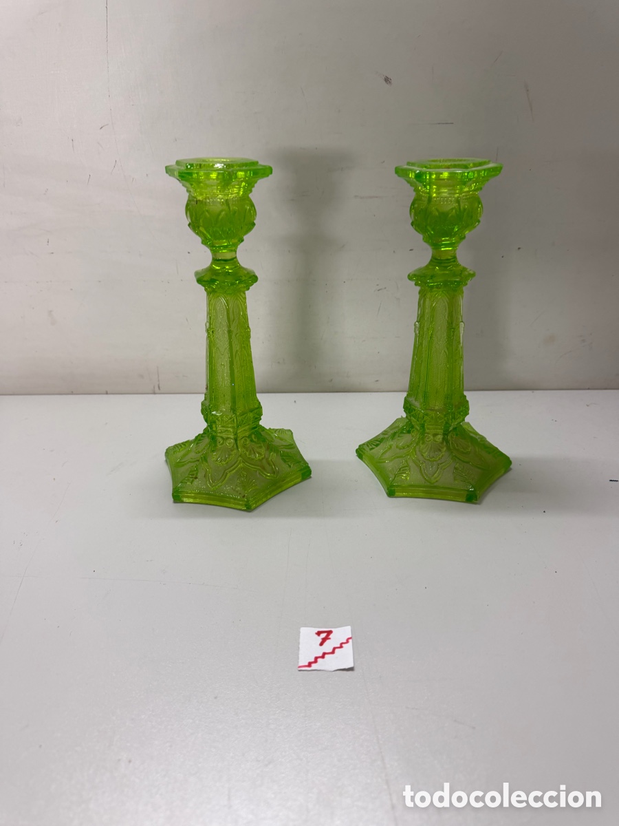 Antig&uuml;edades: Antiguo candelabros verdes vidrio - Foto 1