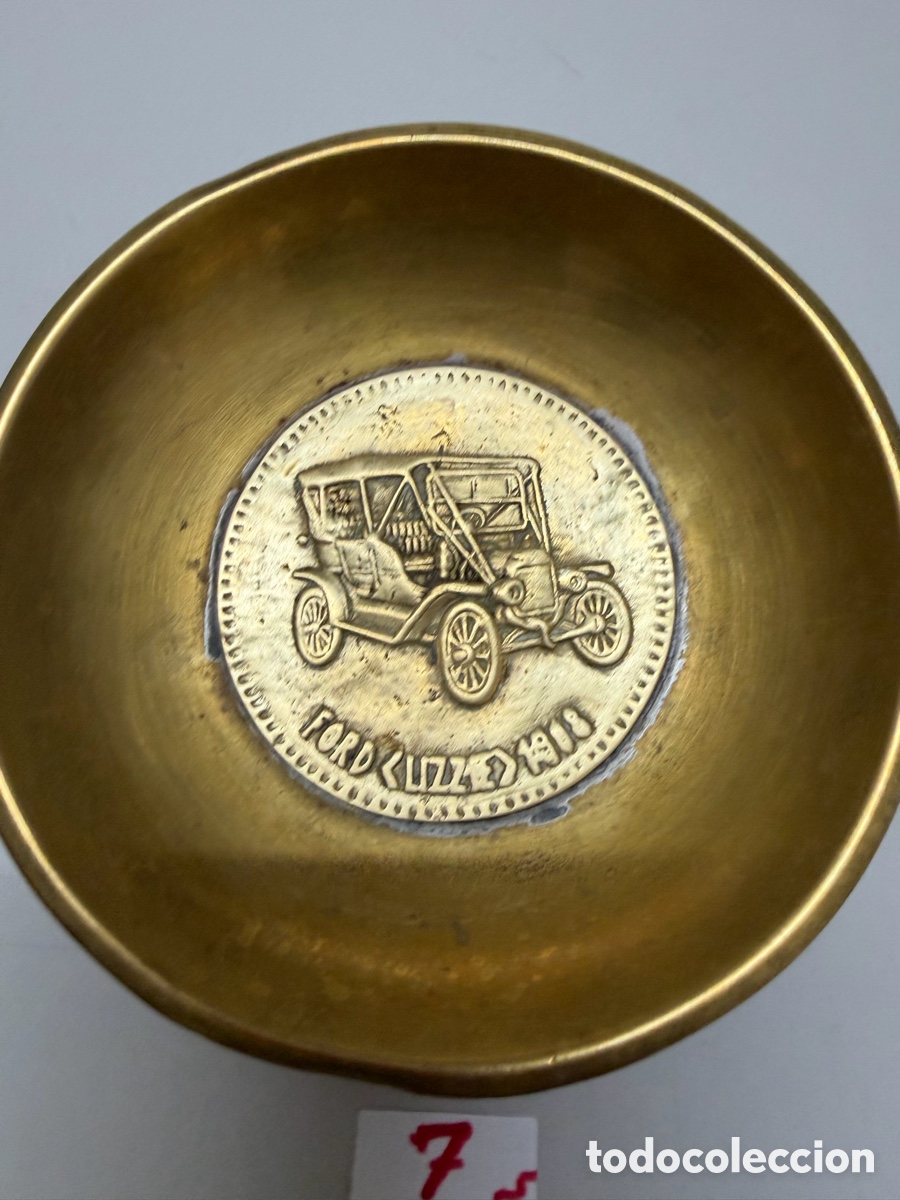 Antig&uuml;edades: Antiguo cenicero de Ford - Foto 2