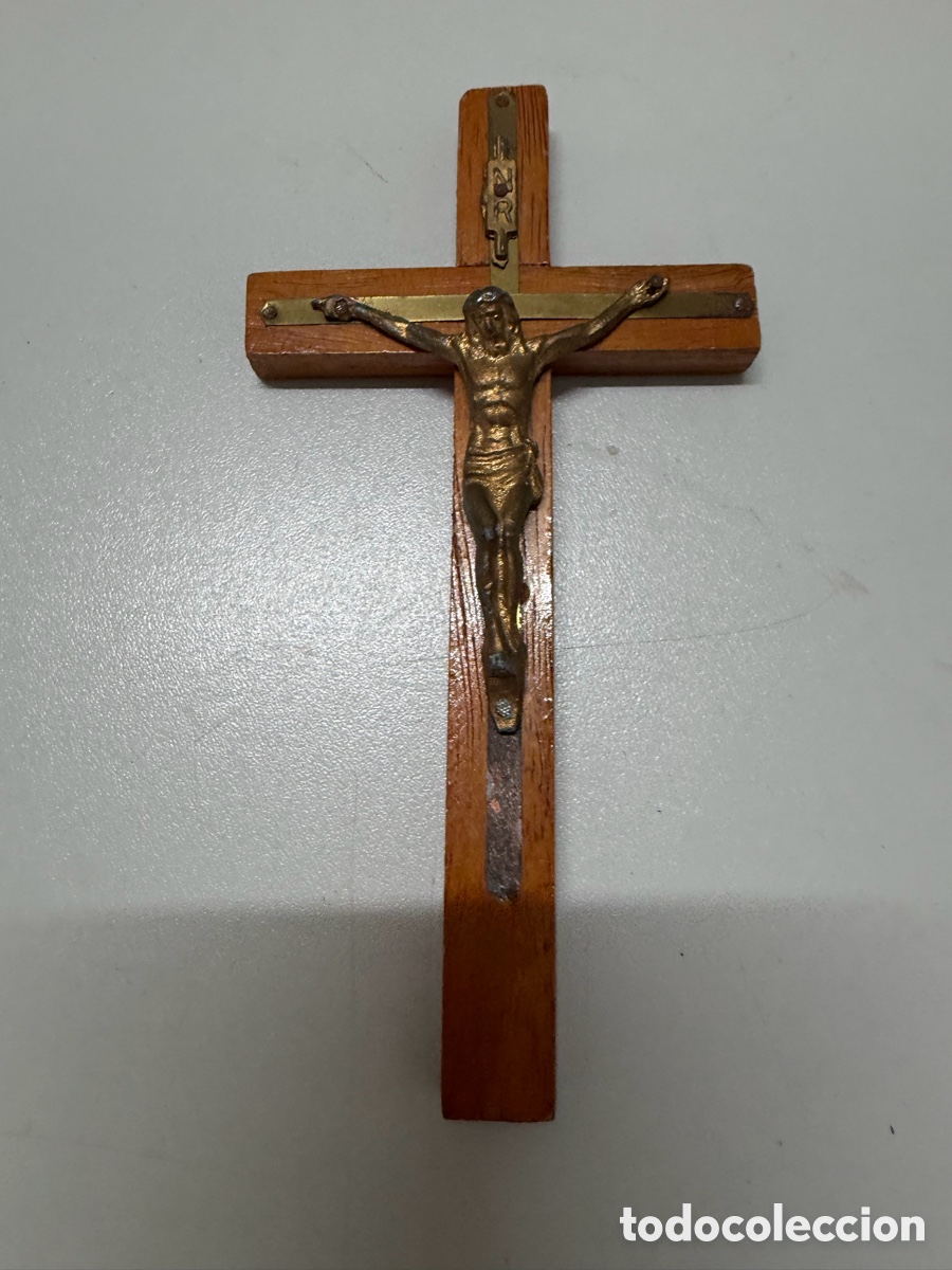 Antig&uuml;edades: Crucifijo de la madera y lat&oacute;n - Foto 2