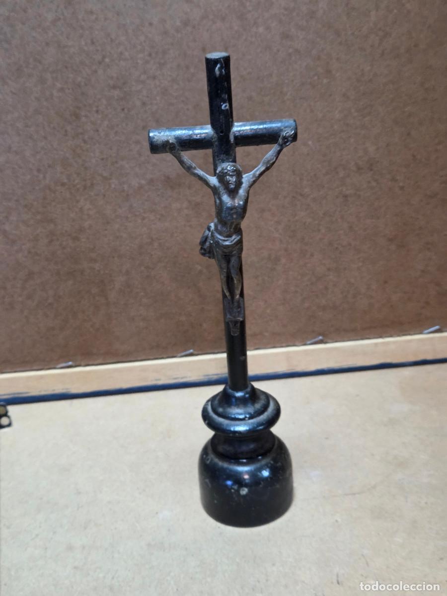 Antig&uuml;edades: crucifijo de madera y bronce - Foto 1