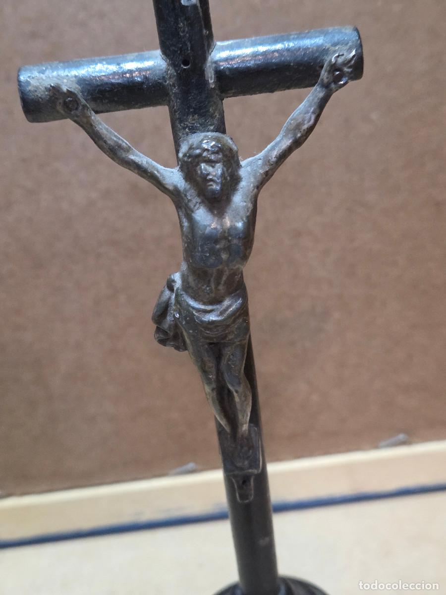 Antig&uuml;edades: crucifijo de madera y bronce - Foto 4