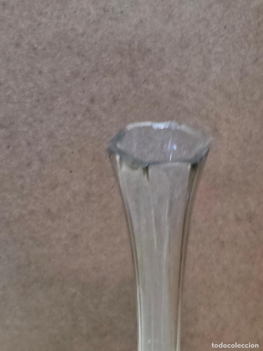 Antig&uuml;edades: florero de cristal antiguo - Foto 2