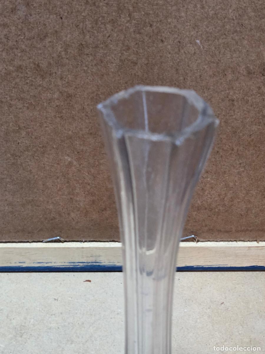 Antig&uuml;edades: florero de cristal antiguo - Foto 3